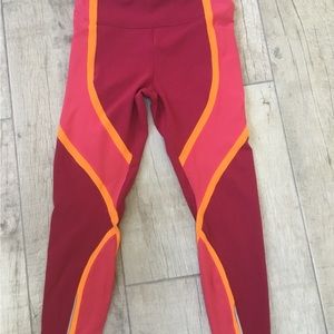 Triple tone Lululemon workout bottoms.